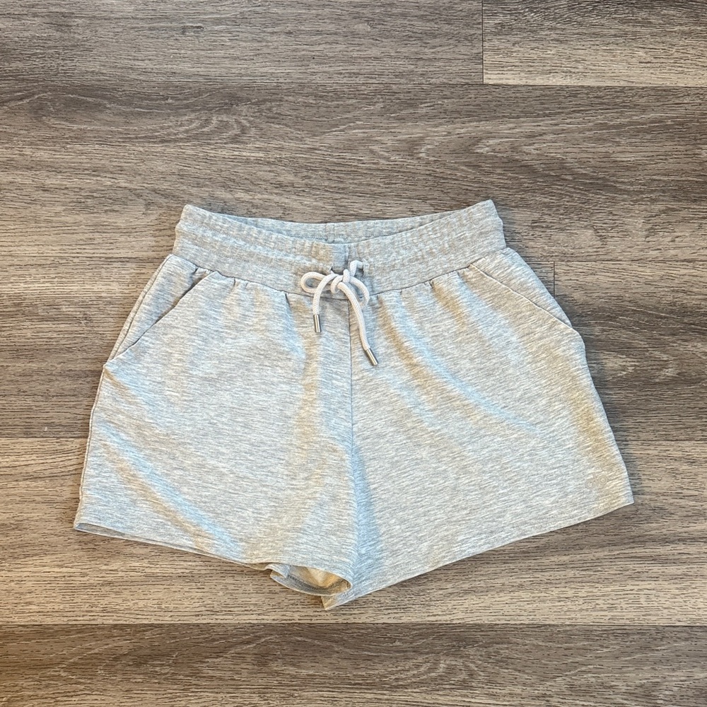 ALO Yoga Light Gray Shorts Knit Athletic Casual